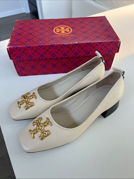 Tory Burch Shoes - Tory Burch eleanor cream leather gold tone logo pump low heels 10